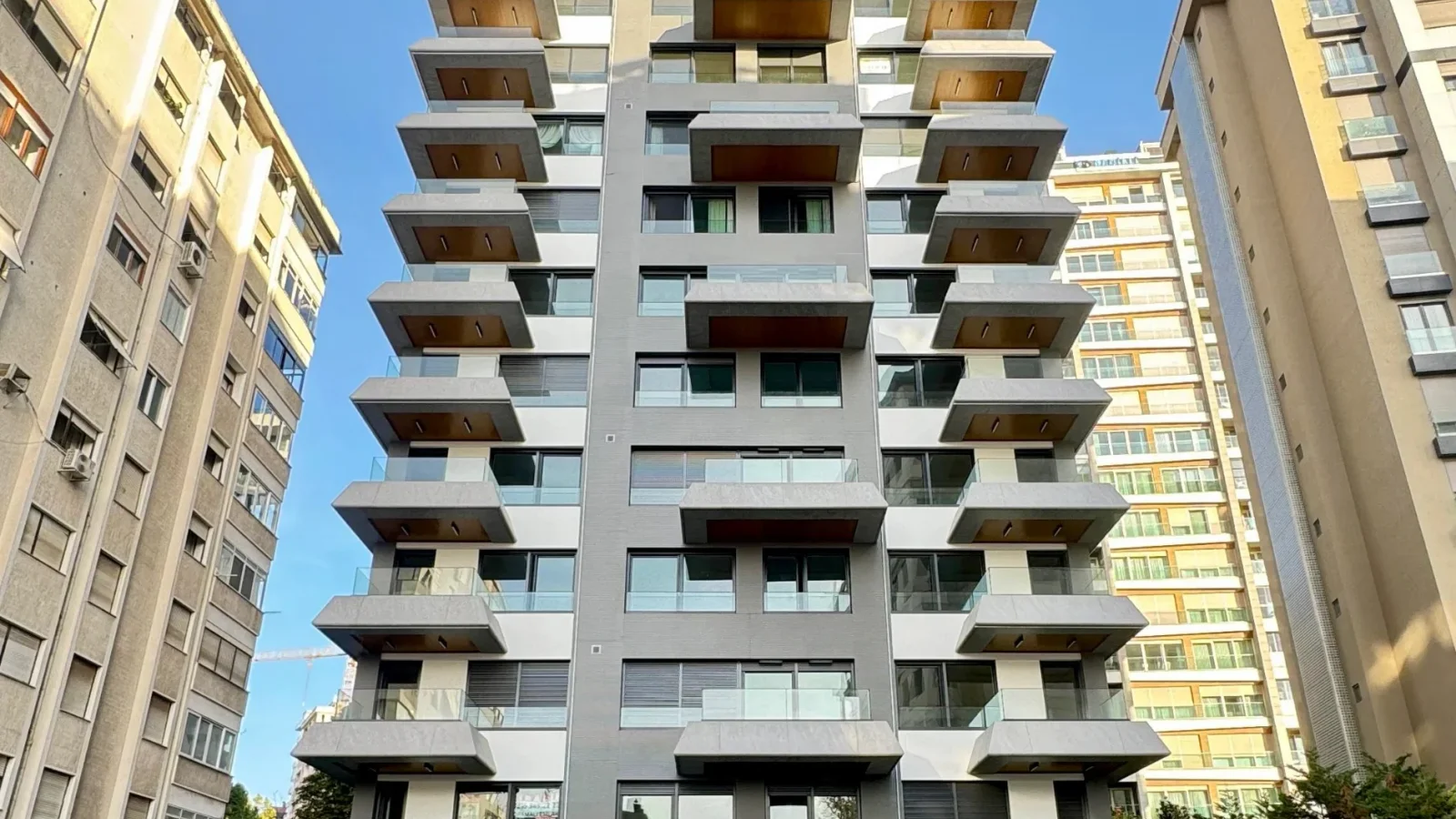 Academy Kalamiş Kapanmaz Mari̇na Manzarali Güvenli̇kli̇ Balkonlu 145m2 3+1