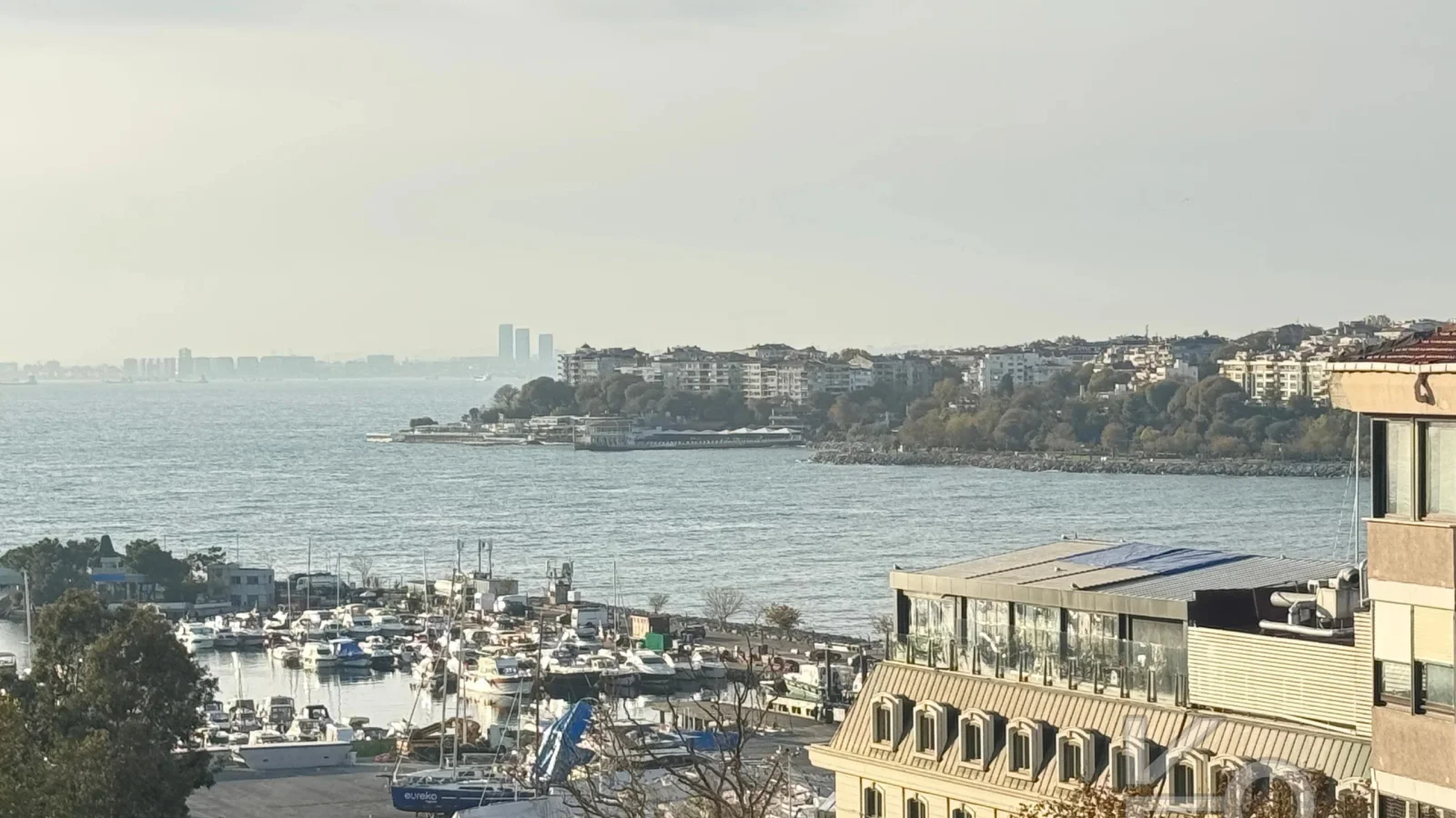 Academy Kalamiş Kapanmaz Mari̇na Manzarali Güvenli̇kli̇ Balkonlu 145m2 3+1