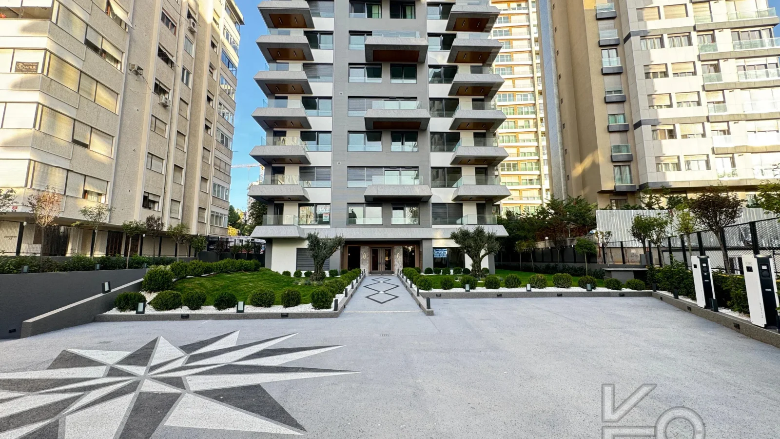 Academy Kalamiş Kapanmaz Mari̇na Manzarali Güvenli̇kli̇ Balkonlu 145m2 3+1