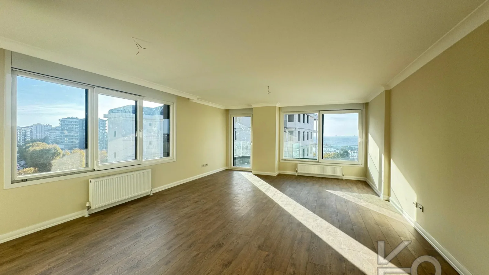 Academy Kalamiş Kapanmaz Mari̇na Manzarali Güvenli̇kli̇ Balkonlu 145m2 3+1