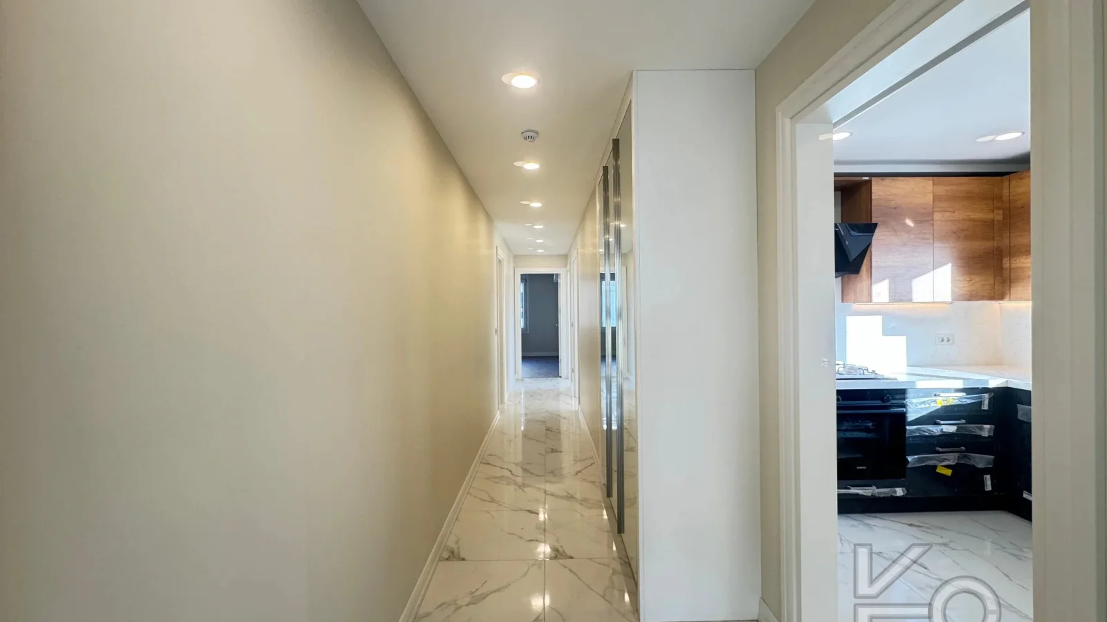 Academy Kalamiş Kapanmaz Mari̇na Manzarali Güvenli̇kli̇ Balkonlu 145m2 3+1