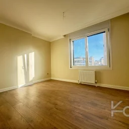 Academy Kalamiş Kapanmaz Mari̇na Manzarali Güvenli̇kli̇ Balkonlu 145m2 3+1