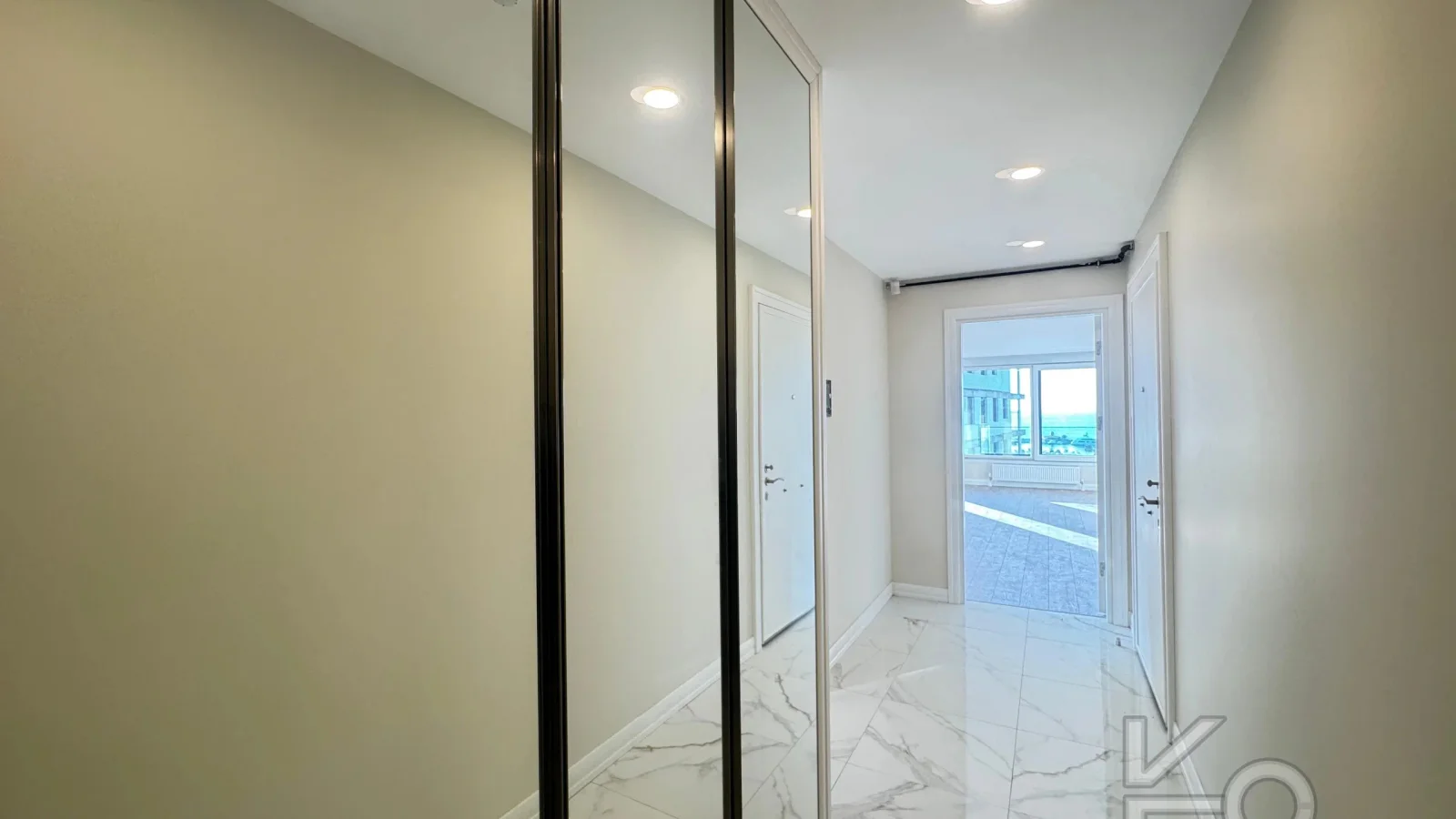 Academy Kalamiş Kapanmaz Mari̇na Manzarali Güvenli̇kli̇ Balkonlu 145m2 3+1