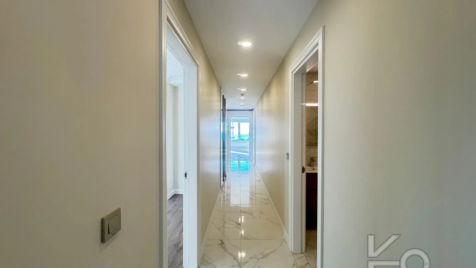 Academy Kalamiş Kapanmaz Mari̇na Manzarali Güvenli̇kli̇ Balkonlu 145m2 3+1