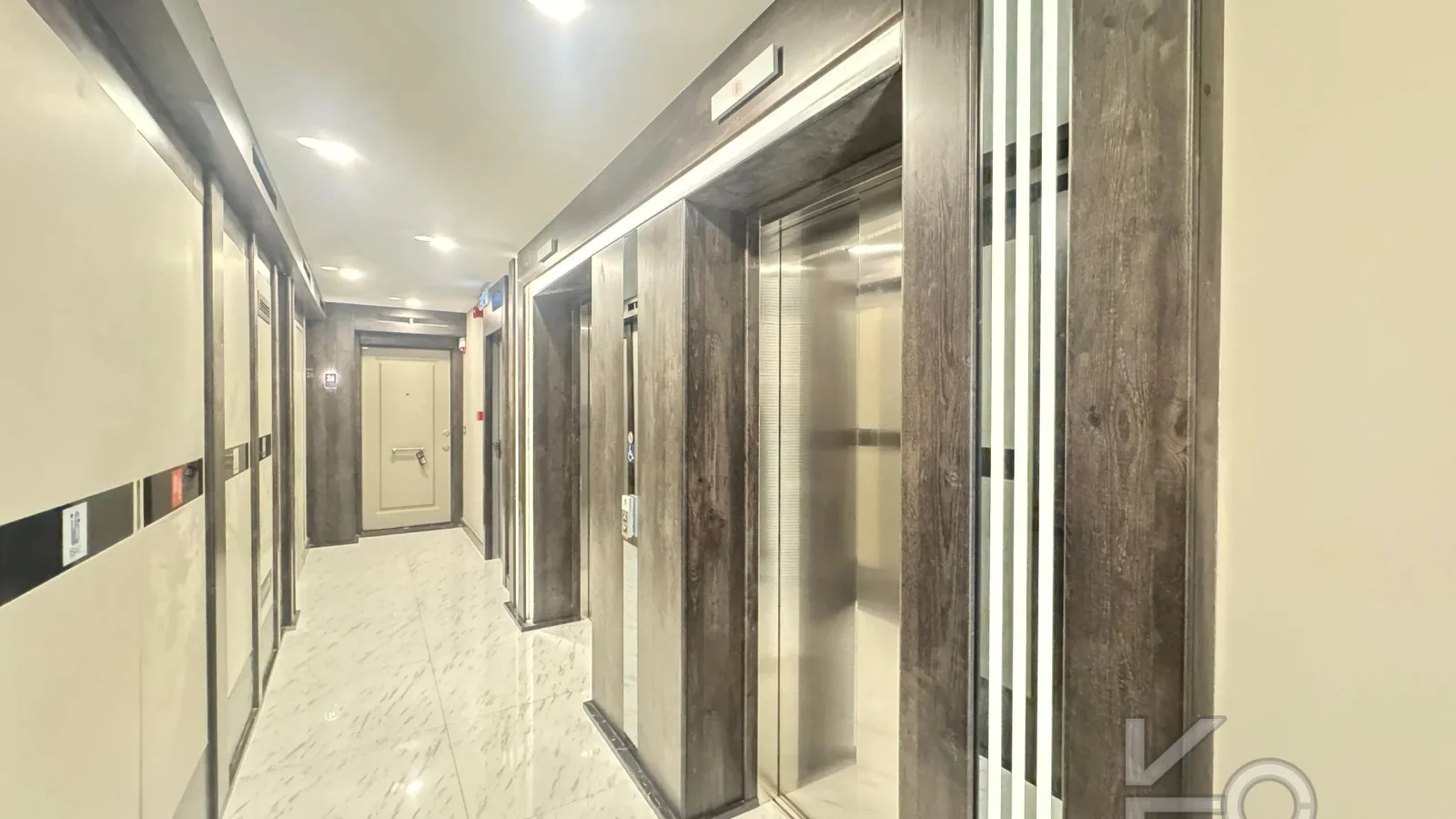 Academy Kalamiş Kapanmaz Mari̇na Manzarali Güvenli̇kli̇ Balkonlu 145m2 3+1