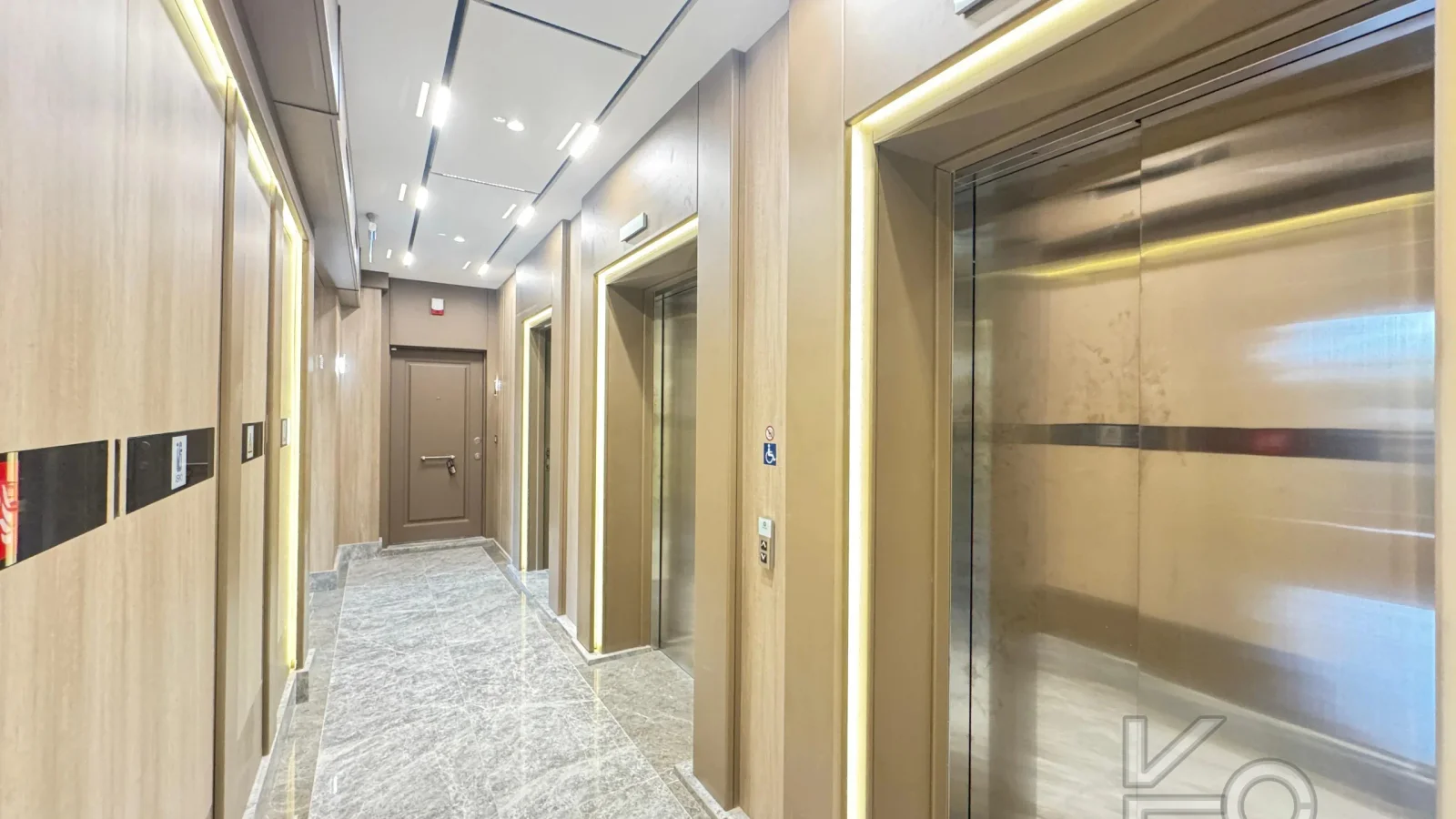 Academy Kalamiş Kapanmaz Mari̇na Manzarali Güvenli̇kli̇ Balkonlu 145m2 3+1