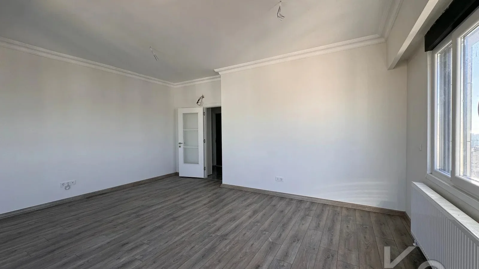 Laci̇vertcadde Feneryolu Ebeveynli̇ Balkonlu 2025 Sifir 92m² 3+1