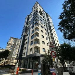 Laci̇vertcadde Feneryolu Ebeveynli̇ Balkonlu 2025 Sifir 92m² 3+1