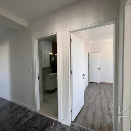 Laci̇vertcadde Feneryolu Ebeveynli̇ Balkonlu 2025 Sifir 92m² 3+1