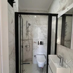 Laci̇vertcadde Feneryolu Ebeveynli̇ Balkonlu 2025 Sifir 92m² 3+1