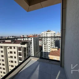 Laci̇vertcadde Feneryolu Ebeveynli̇ Balkonlu 2025 Sifir 92m² 3+1