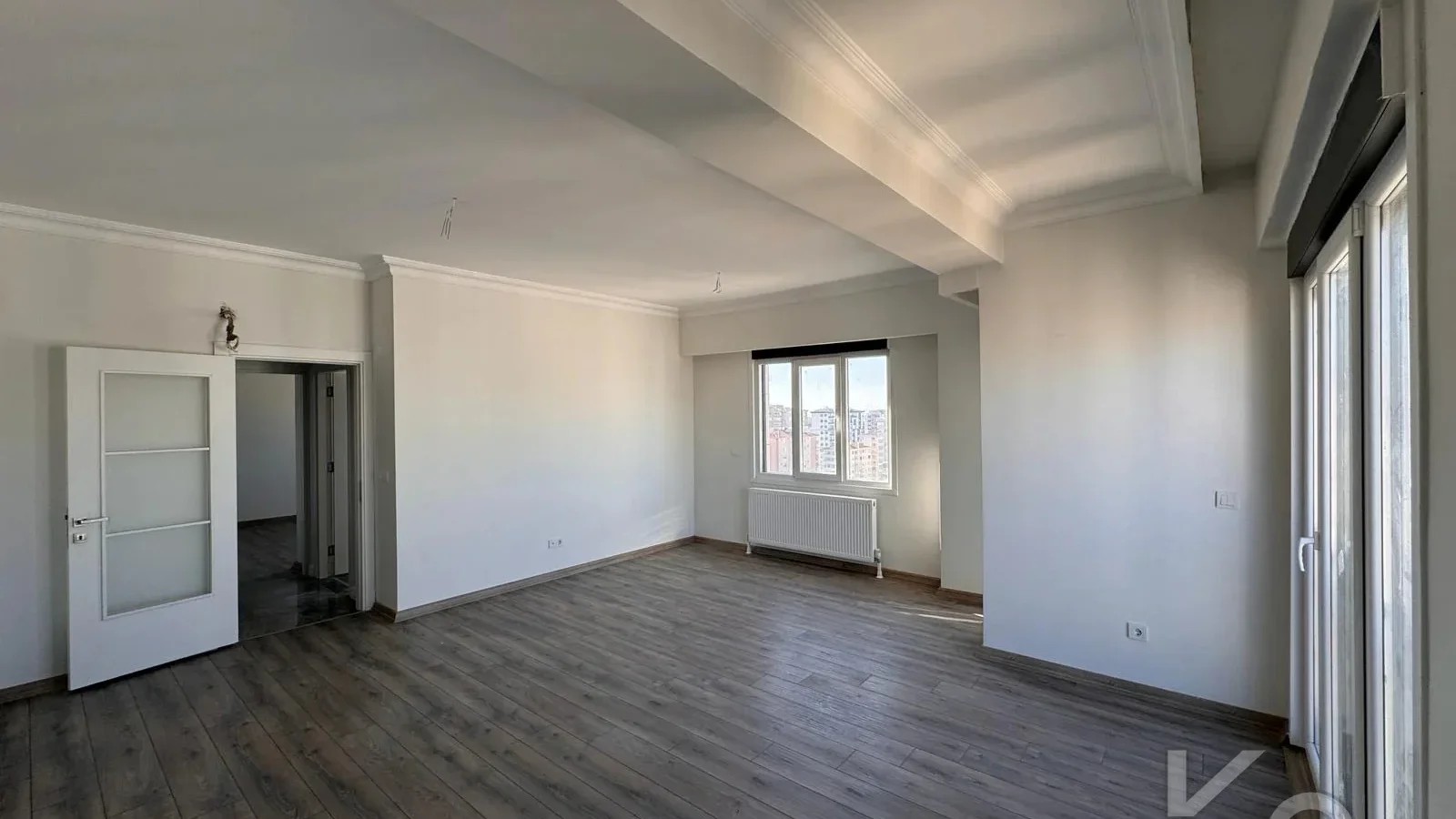 Laci̇vertcadde Feneryolu Ebeveynli̇ Balkonlu 2025 Sifir 92m² 3+1