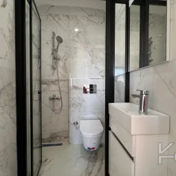 Laci̇vertcadde Feneryolu Ebeveynli̇ Balkonlu 2025 Sifir 92m² 3+1