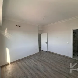 Laci̇vertcadde Feneryolu Ebeveynli̇ Balkonlu 2025 Sifir 92m² 3+1