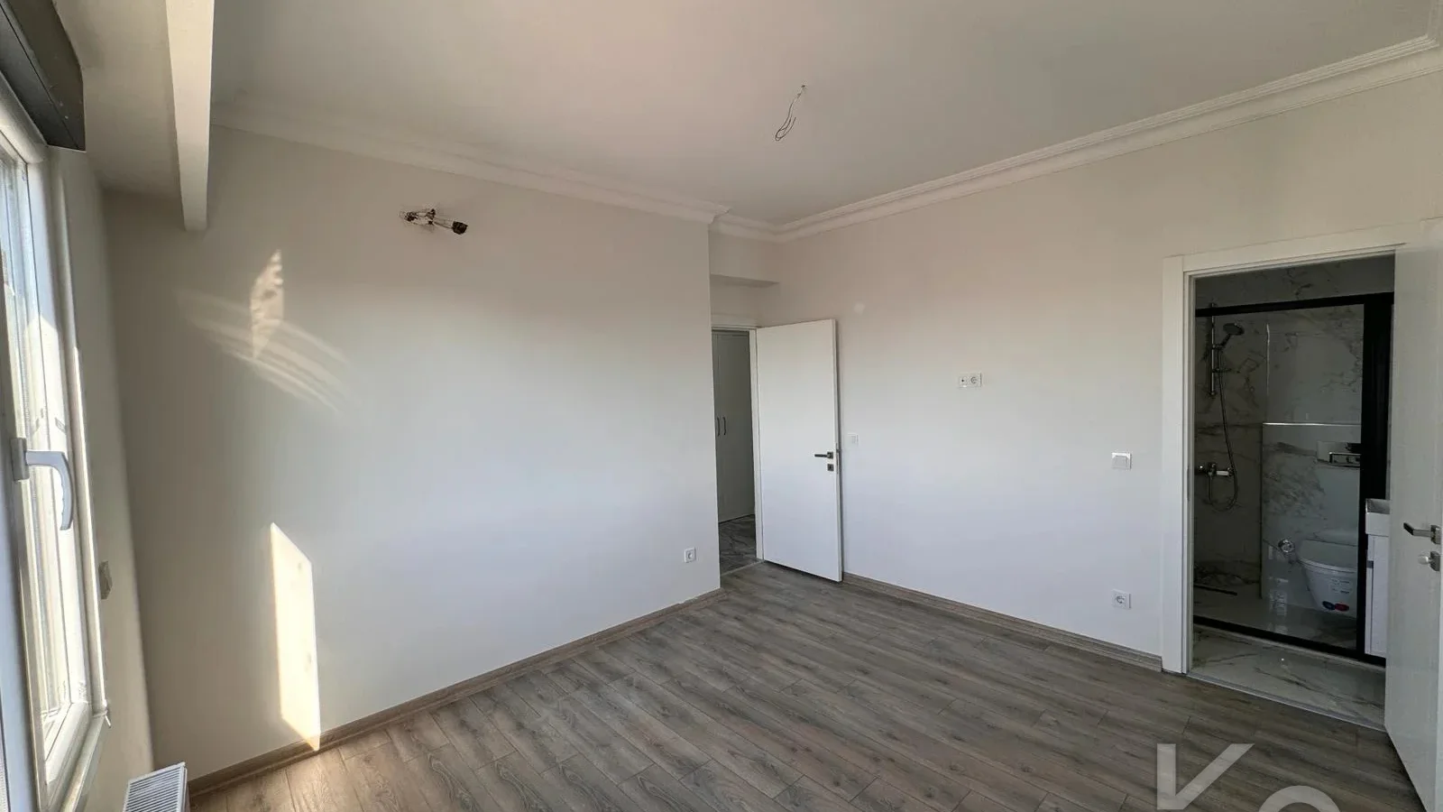 Laci̇vertcadde Feneryolu Ebeveynli̇ Balkonlu 2025 Sifir 92m² 3+1