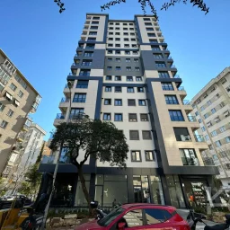Laci̇vertcadde Feneryolu Ebeveynli̇ Balkonlu 2025 Sifir 92m² 3+1