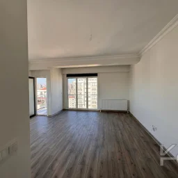 Laci̇vertcadde Feneryolu Ebeveynli̇ Balkonlu 2025 Sifir 92m² 3+1