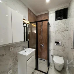 Laci̇vertcadde Feneryolu Ebeveynli̇ Balkonlu 2025 Sifir 92m² 3+1