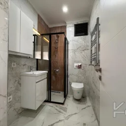 Laci̇vertcadde Feneryolu Ebeveynli̇ Balkonlu 2025 Sifir 92m² 3+1