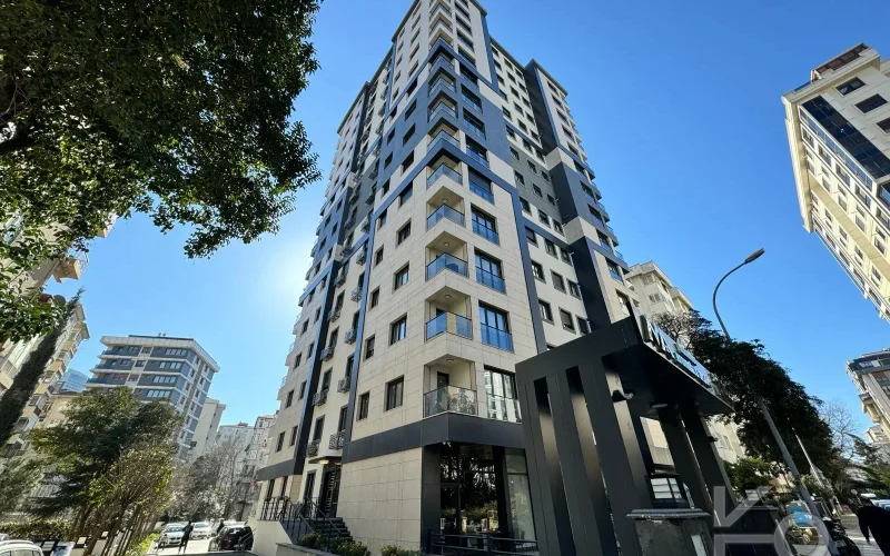 Laci̇vertcadde Feneryolu Ebeveynli̇ Balkonlu 2025 Sifir 92m² 3+1