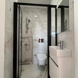 Laci̇vertcadde Feneryolu Ebeveynli̇ Balkonlu 2025 Sifir 92m² 3+1
