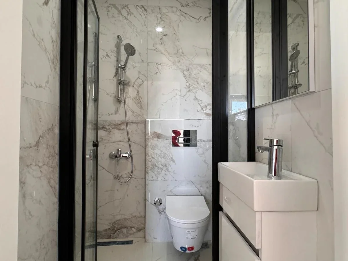 Laci̇vertcadde Feneryolu Ebeveynli̇ Balkonlu 2025 Sifir 92m² 3+1