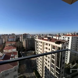 Laci̇vertcadde Feneryolu Ebeveynli̇ Balkonlu 2025 Sifir 92m² 3+1