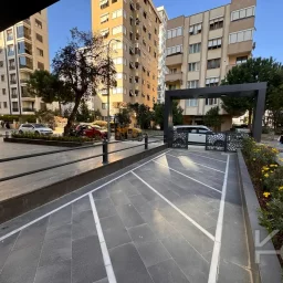 Laci̇vertcadde Feneryolu Ebeveynli̇ Balkonlu 2025 Sifir 92m² 3+1