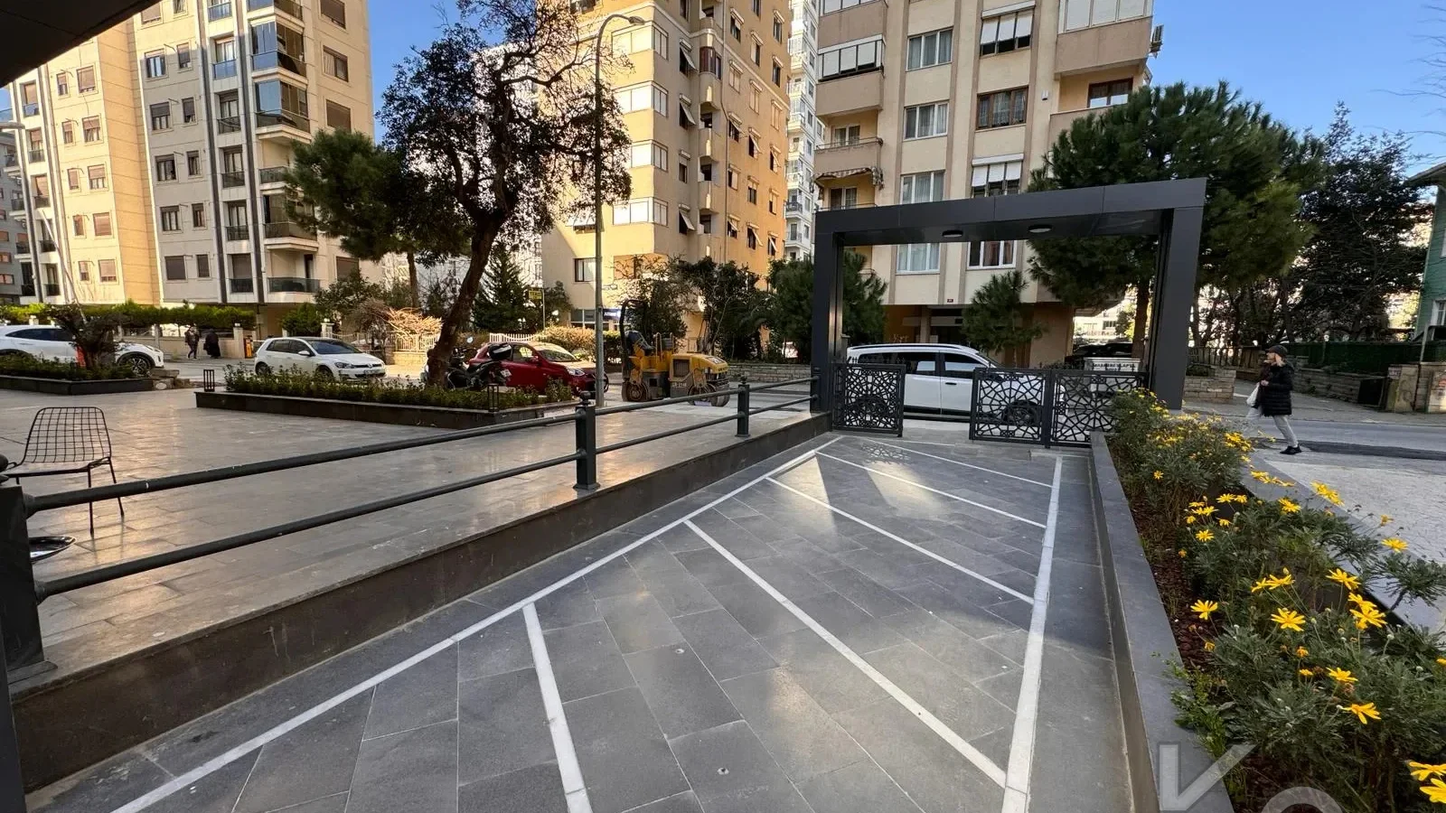 Laci̇vertcadde Feneryolu Ebeveynli̇ Balkonlu 2025 Sifir 92m² 3+1