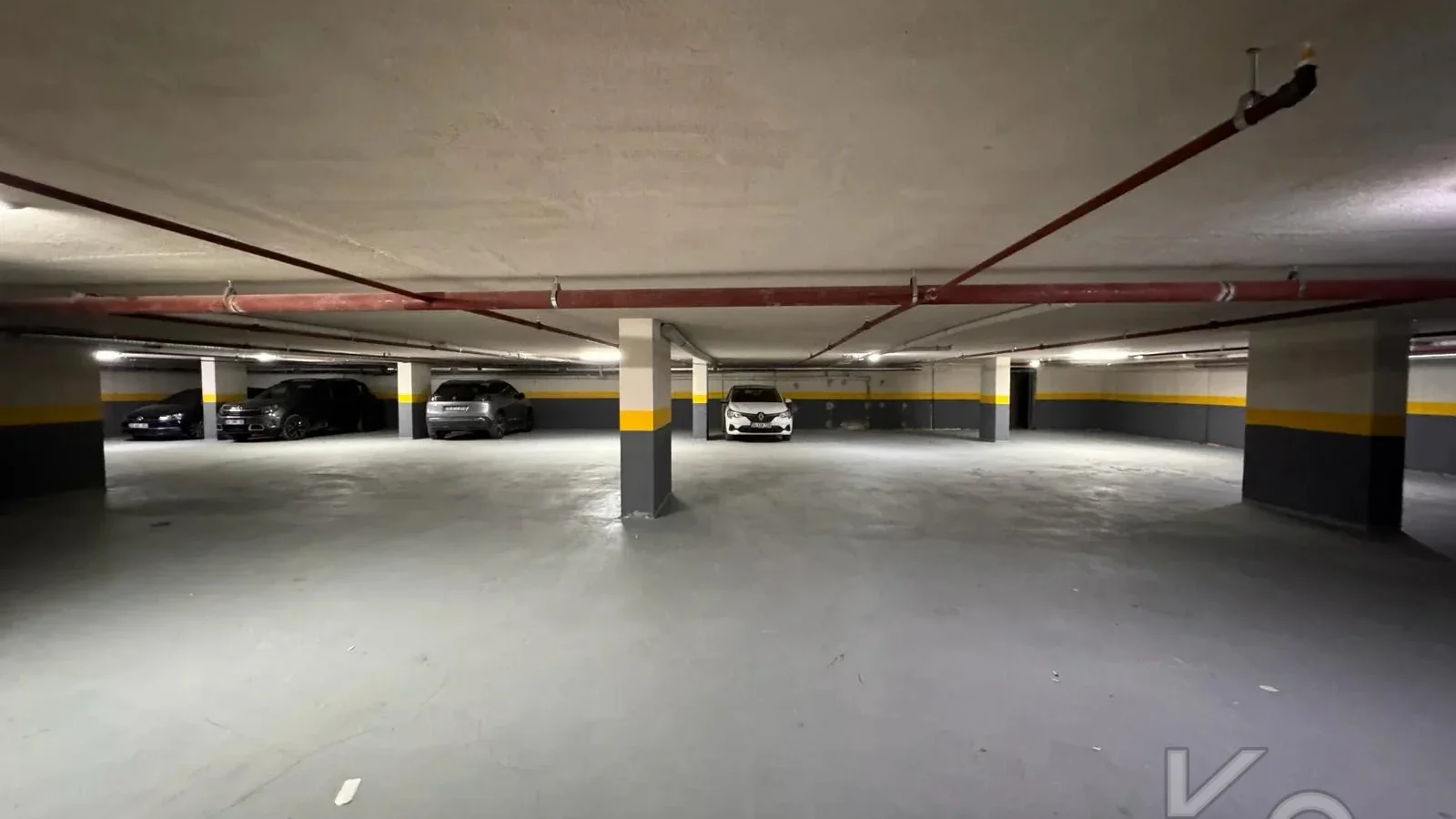 Laci̇vertcadde Feneryolu Ebeveynli̇ Balkonlu 2025 Sifir 92m² 3+1