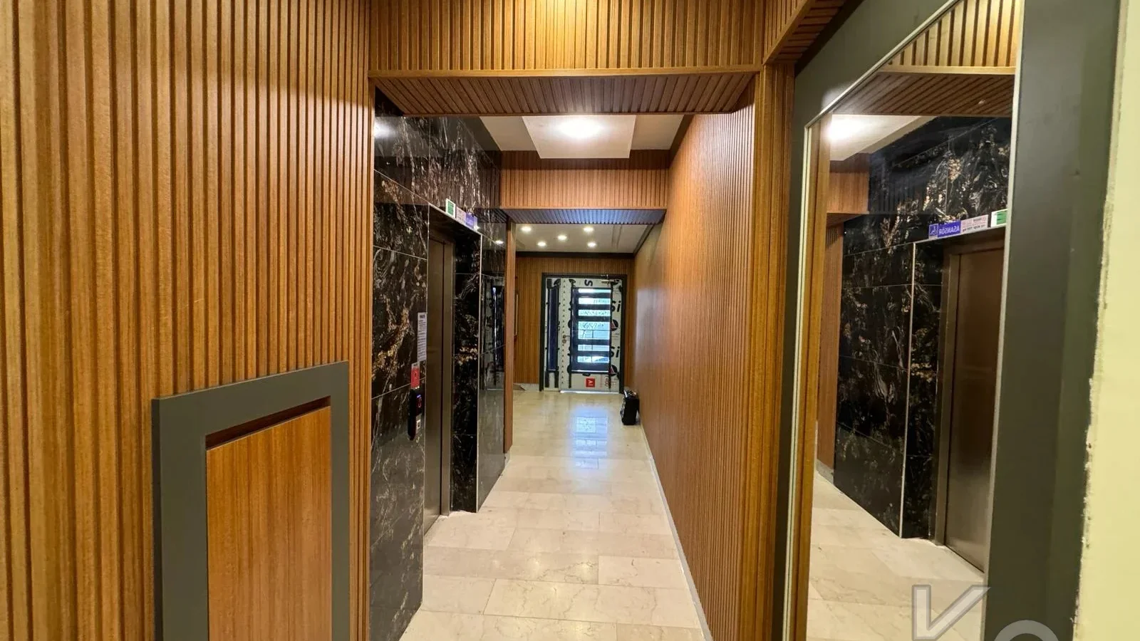 Laci̇vertcadde Feneryolu Ebeveynli̇ Balkonlu 2025 Sifir 92m² 3+1