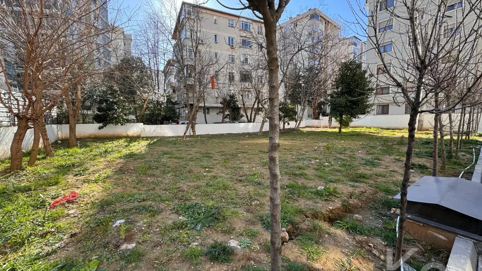 Laci̇vertcadde Feneryolu Ebeveynli̇ Balkonlu 2025 Sifir 92m² 3+1