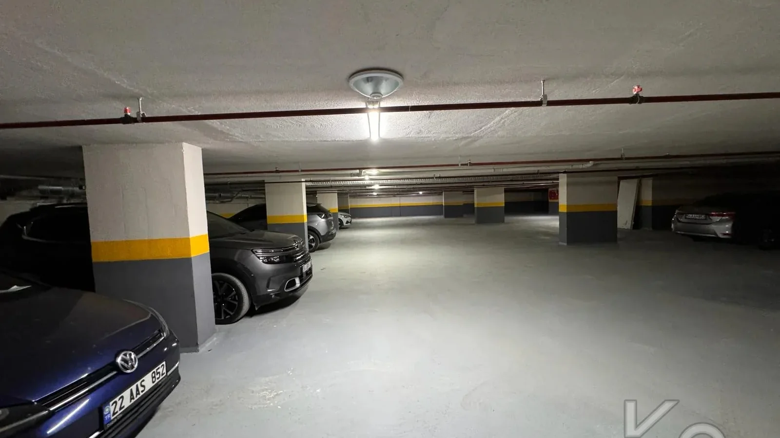 Laci̇vertcadde Feneryolu Ebeveynli̇ Balkonlu 2025 Sifir 92m² 3+1