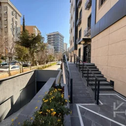 Laci̇vertcadde Feneryolu Ebeveynli̇ Balkonlu 2025 Sifir 92m² 3+1