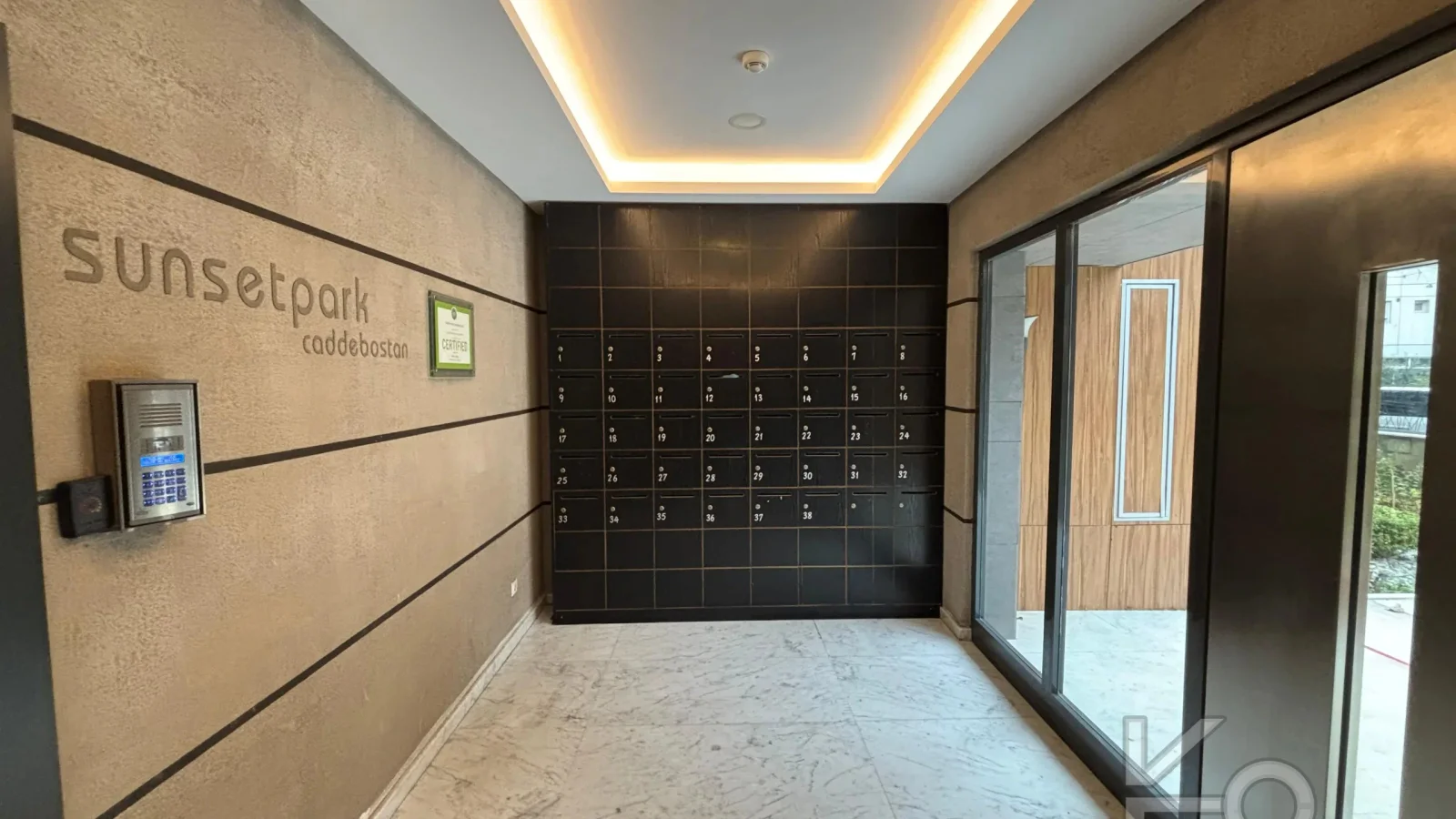 Laci̇vert Cadde Caddebostan Sahi̇lde Kısmi̇ Deni̇z Manzaralı Ara Kat Dubleks Dai̇re 1+1 58m² Net