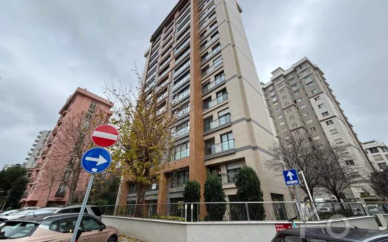 Laci̇vert Cadde Caddebostan Sahi̇lde Kısmi̇ Deni̇z Manzaralı Ara Kat Dubleks Dai̇re 1+1 58m² Net