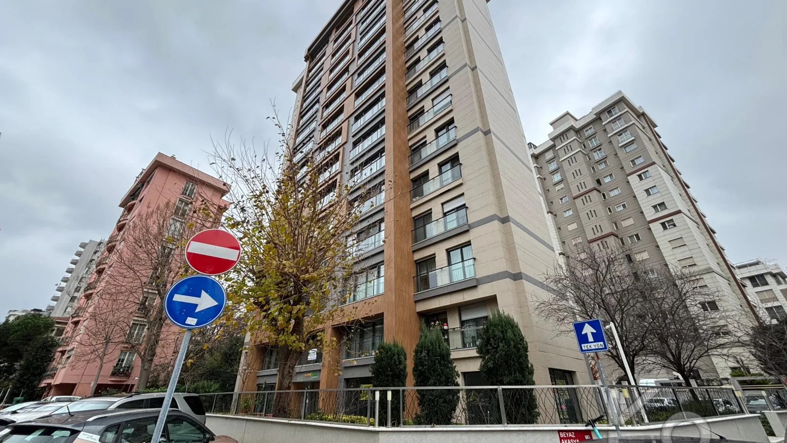 Laci̇vert Cadde Caddebostan Sahi̇lde Kısmi̇ Deni̇z Manzaralı Ara Kat Dubleks Dai̇re 1+1 58m² Net