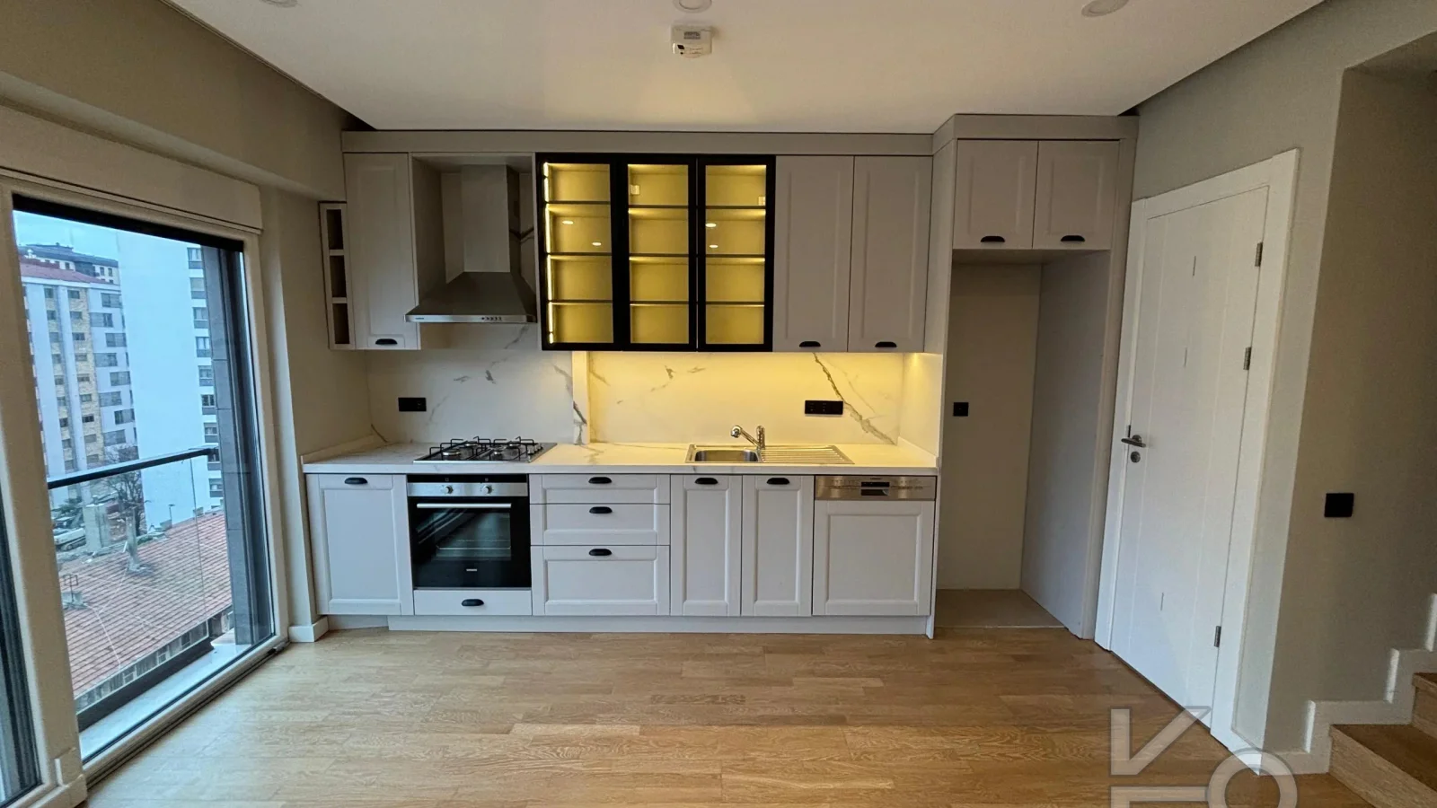 Laci̇vert Cadde Caddebostan Sahi̇lde Kısmi̇ Deni̇z Manzaralı Ara Kat Dubleks Dai̇re 1+1 58m² Net