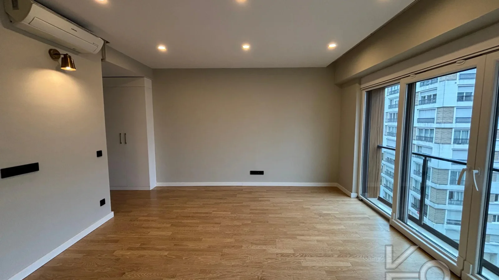 Laci̇vert Cadde Caddebostan Sahi̇lde Kısmi̇ Deni̇z Manzaralı Ara Kat Dubleks Dai̇re 1+1 58m² Net