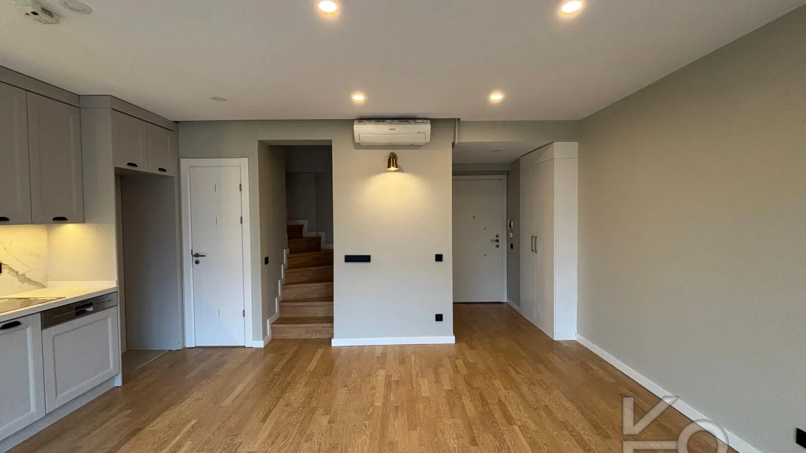 Laci̇vert Cadde Caddebostan Sahi̇lde Kısmi̇ Deni̇z Manzaralı Ara Kat Dubleks Dai̇re 1+1 58m² Net