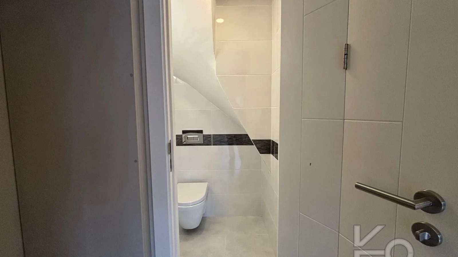 Laci̇vert Cadde Caddebostan Sahi̇lde Kısmi̇ Deni̇z Manzaralı Ara Kat Dubleks Dai̇re 1+1 58m² Net