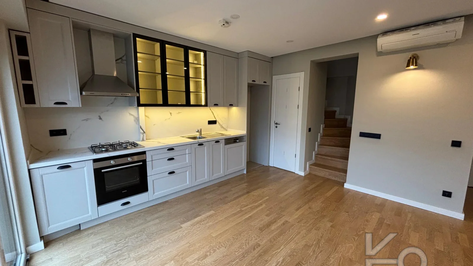Laci̇vert Cadde Caddebostan Sahi̇lde Kısmi̇ Deni̇z Manzaralı Ara Kat Dubleks Dai̇re 1+1 58m² Net