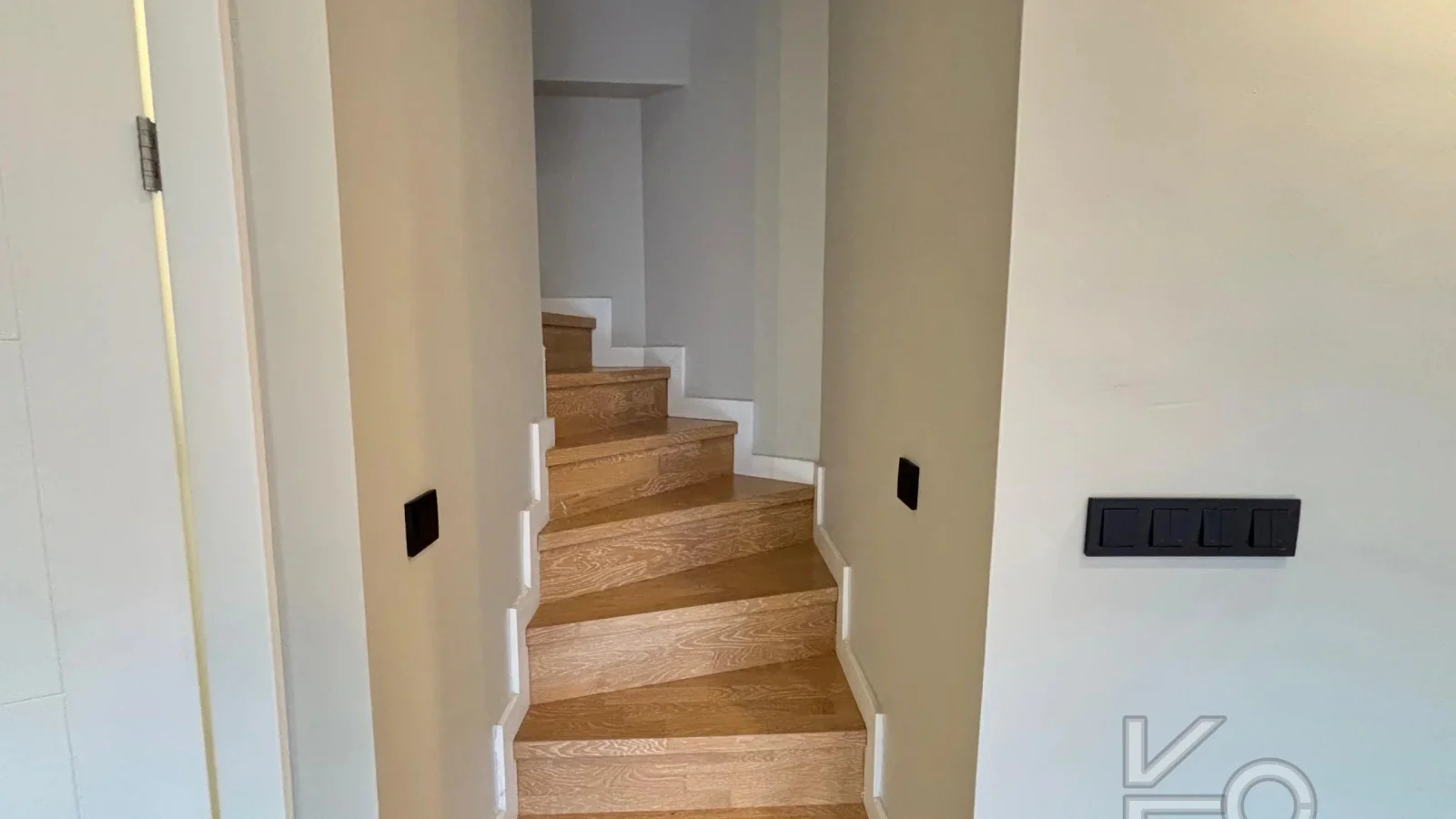 Laci̇vert Cadde Caddebostan Sahi̇lde Kısmi̇ Deni̇z Manzaralı Ara Kat Dubleks Dai̇re 1+1 58m² Net