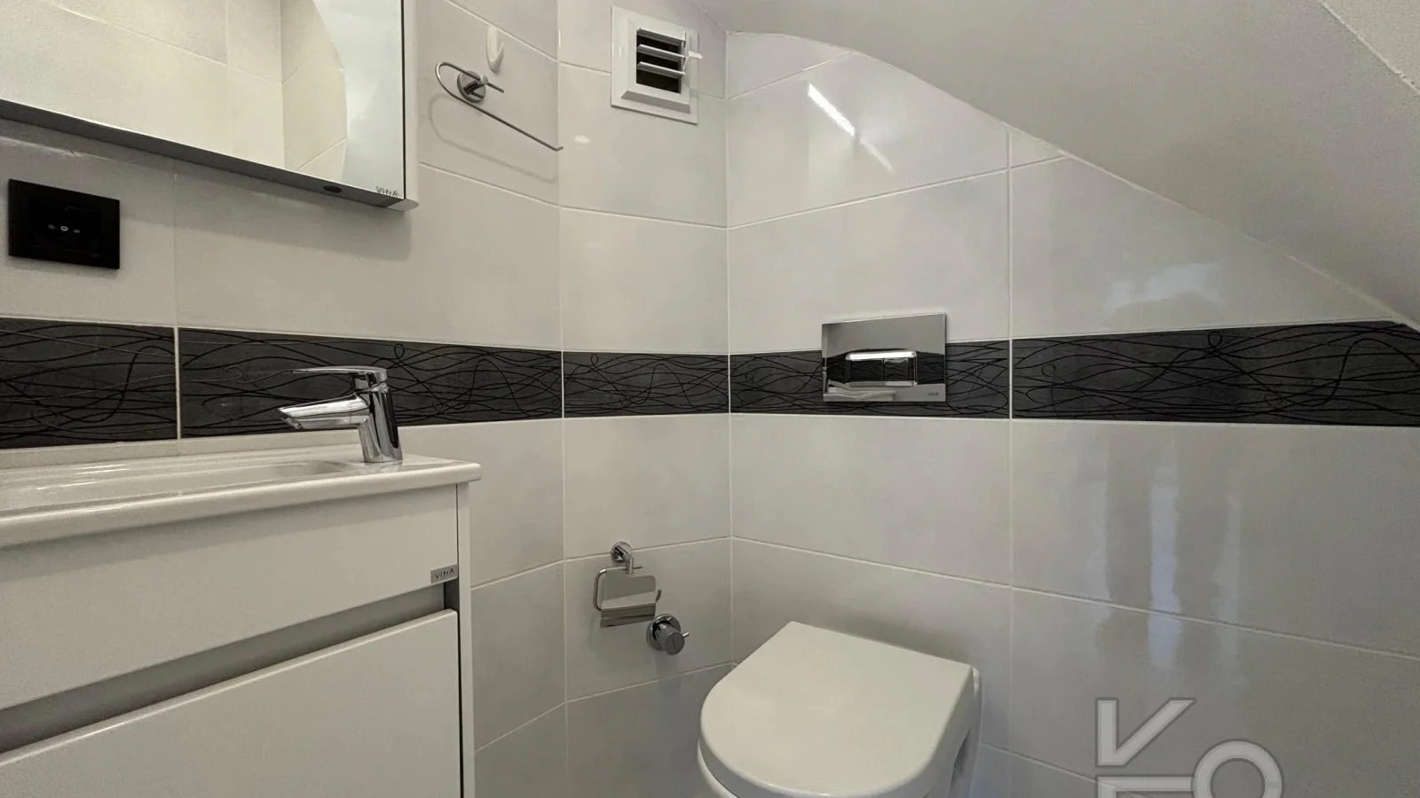 Laci̇vert Cadde Caddebostan Sahi̇lde Kısmi̇ Deni̇z Manzaralı Ara Kat Dubleks Dai̇re 1+1 58m² Net
