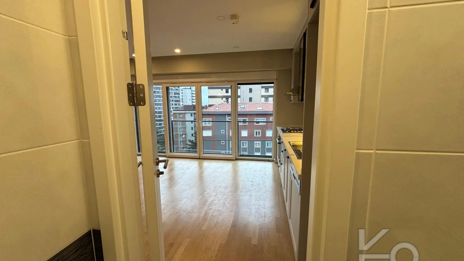 Laci̇vert Cadde Caddebostan Sahi̇lde Kısmi̇ Deni̇z Manzaralı Ara Kat Dubleks Dai̇re 1+1 58m² Net