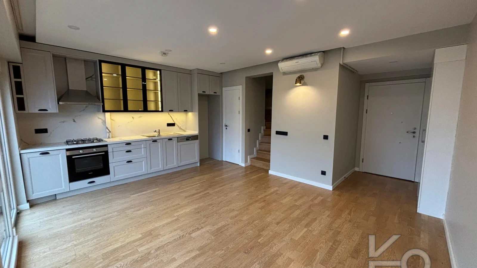 Laci̇vert Cadde Caddebostan Sahi̇lde Kısmi̇ Deni̇z Manzaralı Ara Kat Dubleks Dai̇re 1+1 58m² Net