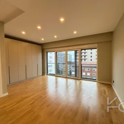 Laci̇vert Cadde Caddebostan Sahi̇lde Kısmi̇ Deni̇z Manzaralı Ara Kat Dubleks Dai̇re 1+1 58m² Net