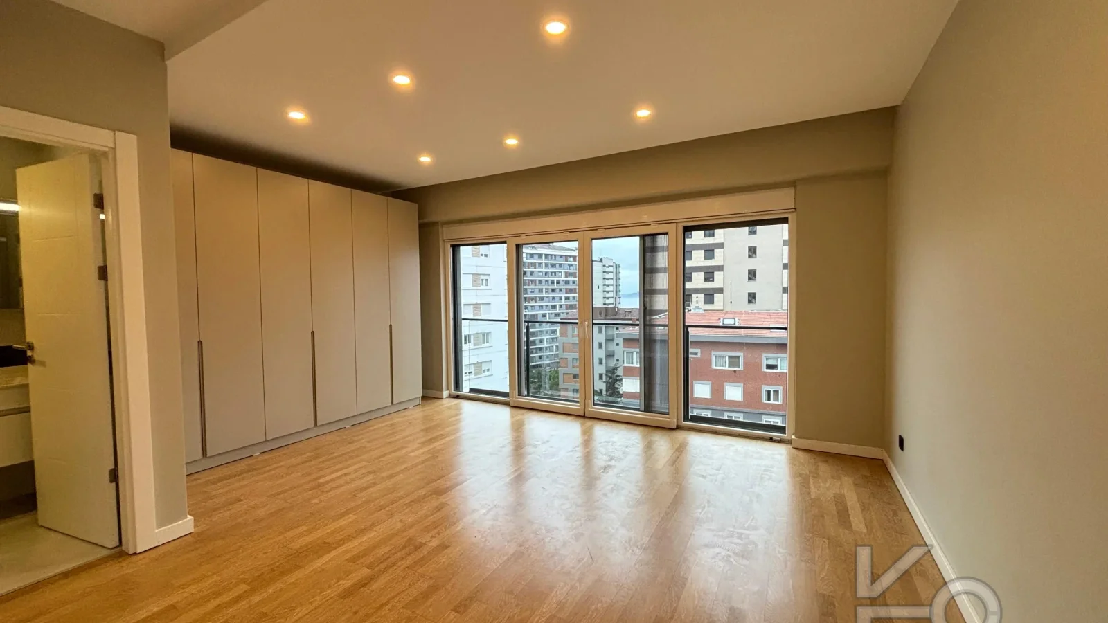 Laci̇vert Cadde Caddebostan Sahi̇lde Kısmi̇ Deni̇z Manzaralı Ara Kat Dubleks Dai̇re 1+1 58m² Net