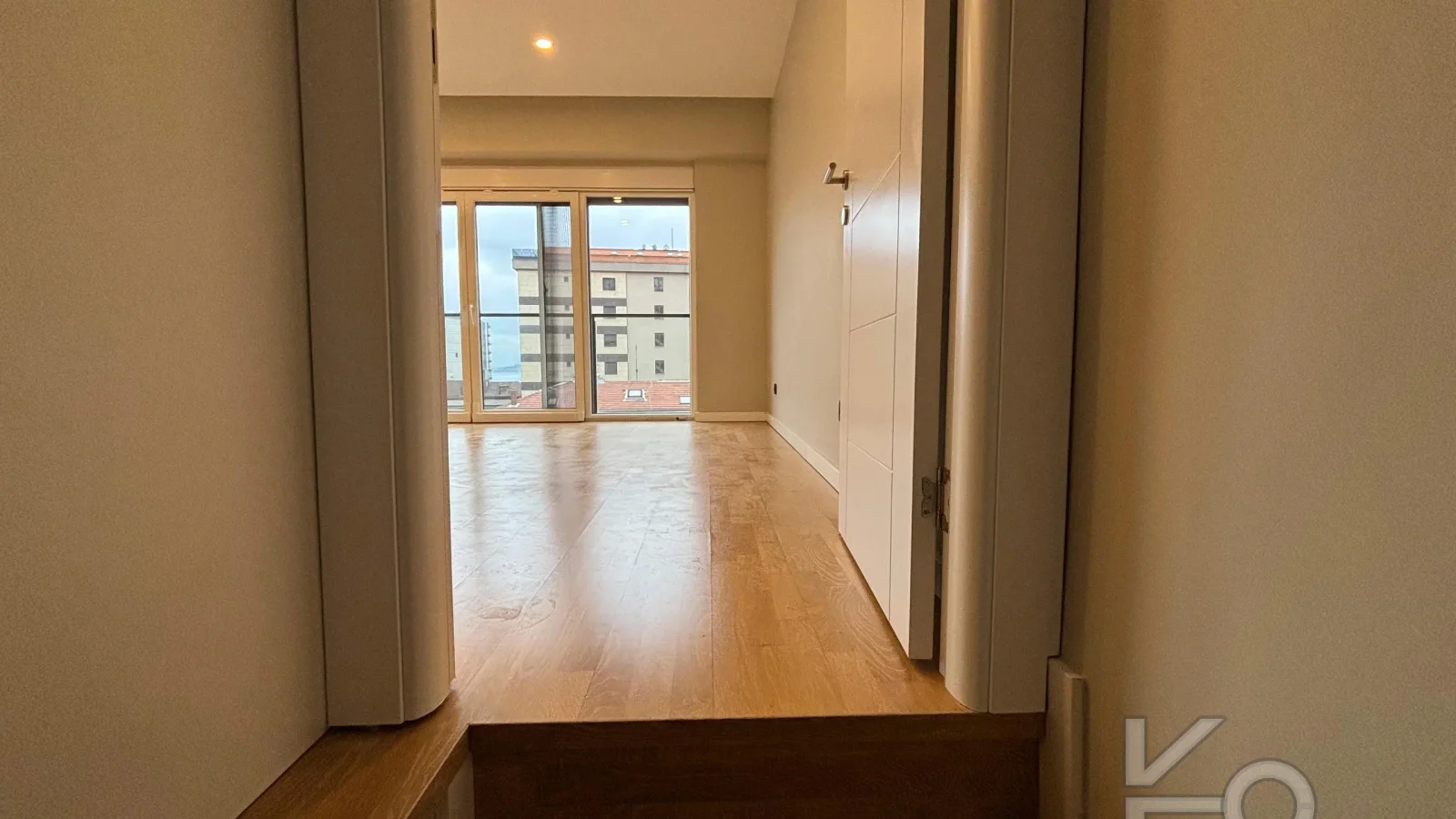 Laci̇vert Cadde Caddebostan Sahi̇lde Kısmi̇ Deni̇z Manzaralı Ara Kat Dubleks Dai̇re 1+1 58m² Net