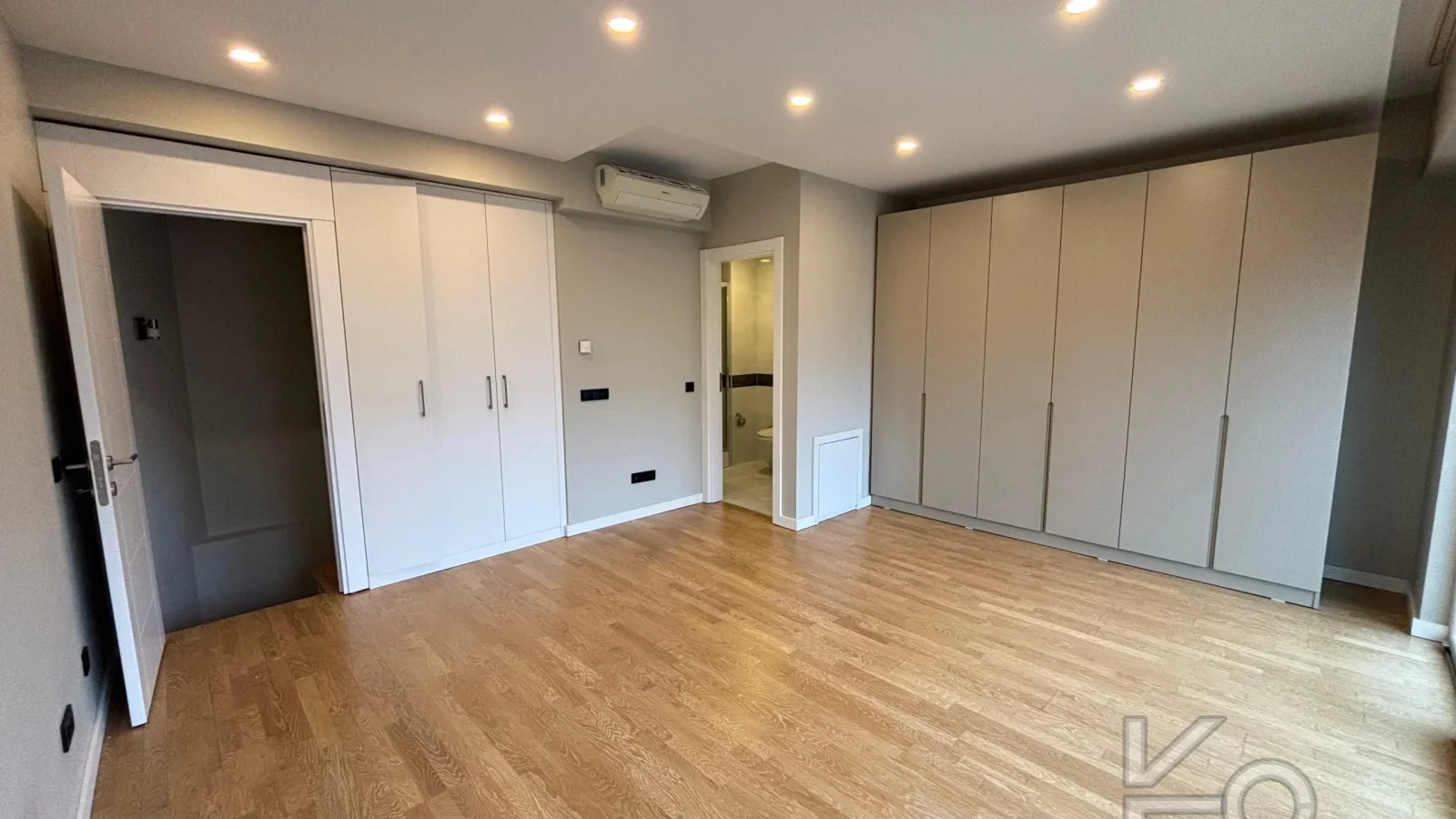Laci̇vert Cadde Caddebostan Sahi̇lde Kısmi̇ Deni̇z Manzaralı Ara Kat Dubleks Dai̇re 1+1 58m² Net